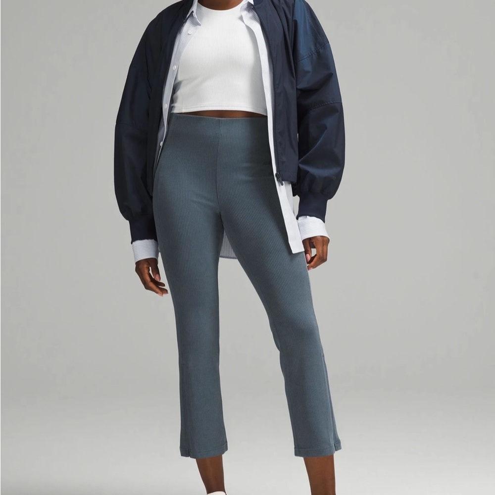 NWT Lululemon Ribbed Softstreme Zip Leg HR Crop 25”